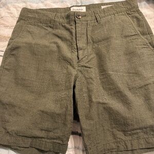 Men’s good fellow green shorts, size 30, gently used
